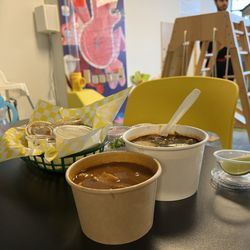 Rainbow Play Cafe - Pozole y sopa de tortilla para estos días fríos!
