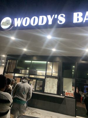 Woody's Bar-B-Que by null