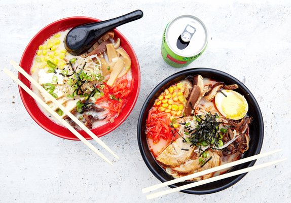 Poke Burri / Lifting Noodles Ramen by null