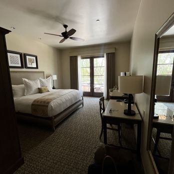 Ponte Winery - Beautiful room overlooking pool - Wineries Near Me - Temecula, California
