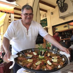 Elias - Jorge from Elias restaurant with our paella for 9!
