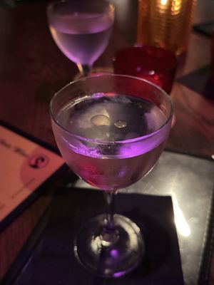 Black Swan Saloon by null