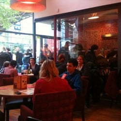 Pizza Hut UK - Queuing on to the street
