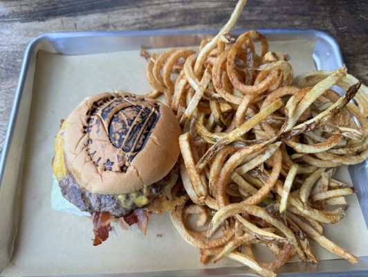 Ty's Hamburgers by null