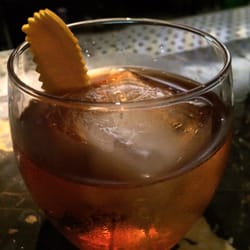 Brasserie Des Arts - Vieux Carre "não tem no cardápio"3/4rye whiskey,3/4 cognac,3/4sweet vermouth,dash peychaud's e angostura,1/2teaspoon Benedictine