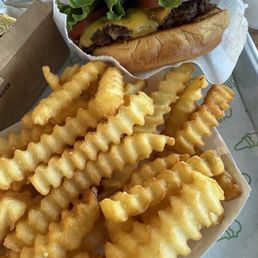 Single Shack Burger w Fries Single Shack Burger w Fries