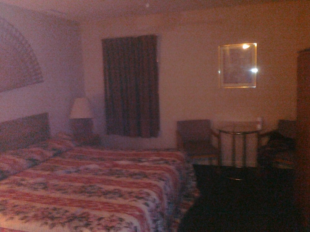QUEEN MARIE INN Updated October 2024 12 Reviews 8240 N Davis Hwy