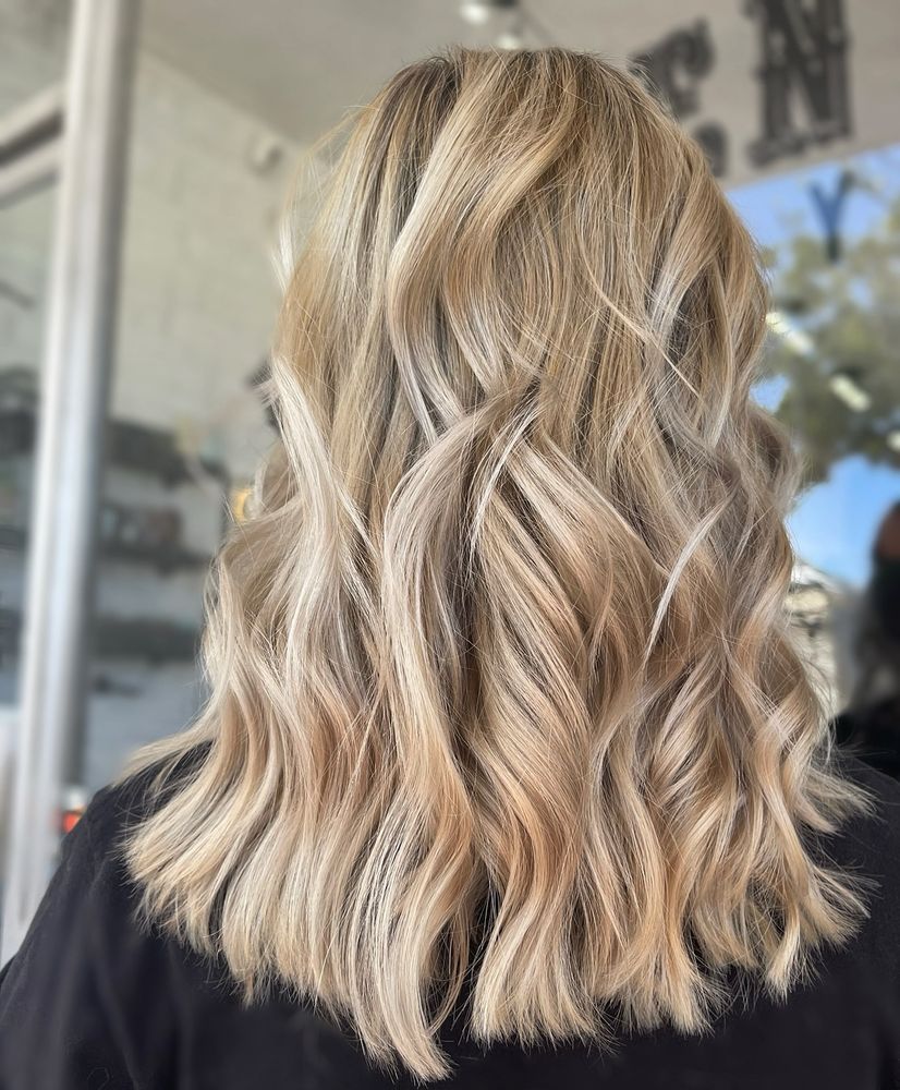 Bubbles and Blonde Logo