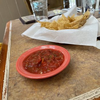 El Pinto - Chips and salsa - New Mexican Cuisine Near Me - Albuquerque, New Mexico