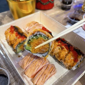 Sushi Kombu - Torched salmon sushi & Roll Set - Japanese Near Me - Toronto, Ontario Sushi Kombu - Torched salmon sushi & Roll Set - Japanese Near Me - Toronto, Ontario