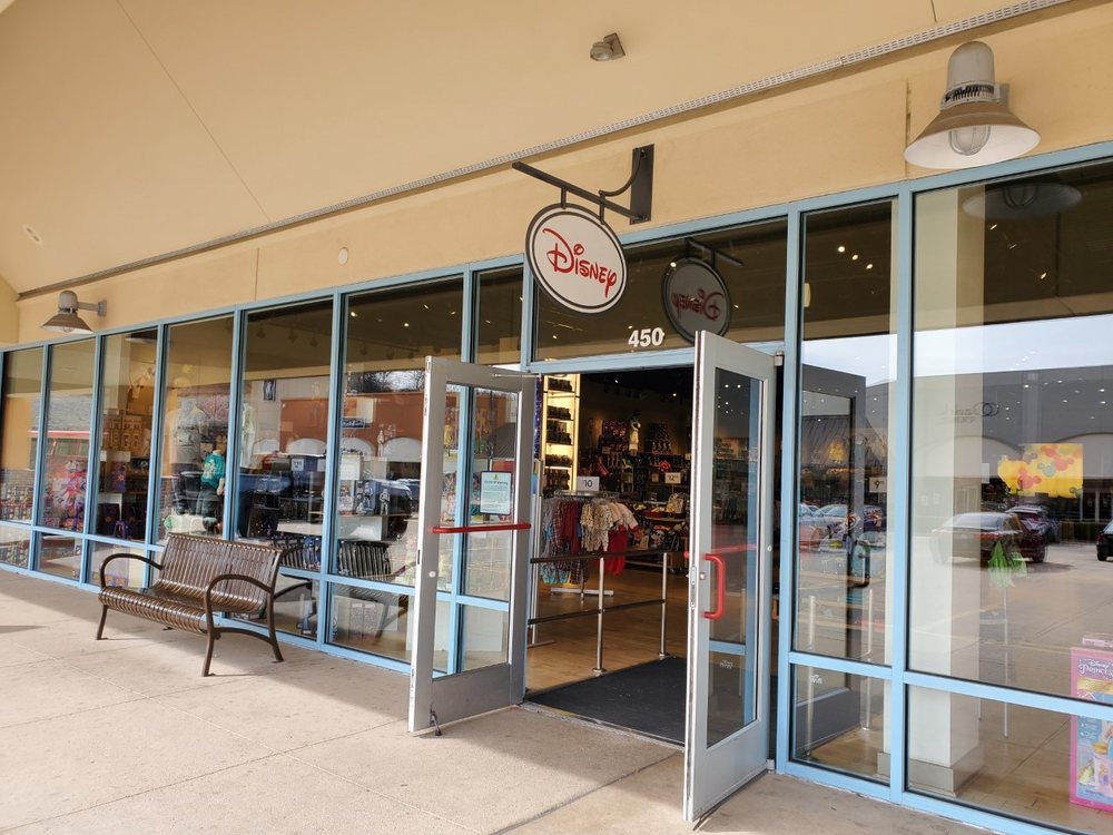 DISNEY STORE Updated August 2024 16 Photos & 10 Reviews 300