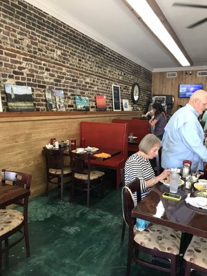 Thomas Cafe by null