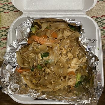 Thai Chilli Pepper - Chicken Pad See Ew - Thai Near Me - Brandon, Florida