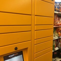 7-Eleven - Amazon locker