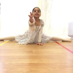 TamiCo Dancing - Middle Split