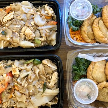 Corthaiyou - Chicken Pad Kee Mow (Drunken Noodles) and Chicken Curry Puffs - Thai Near Me - Brooklyn, New York