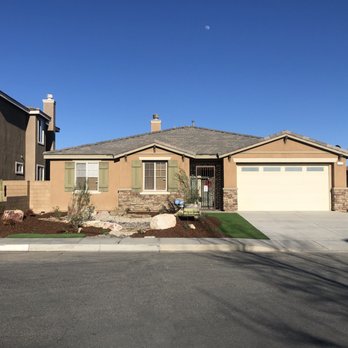Designer's Touch Landscape - Front yard after being re-landscaped by Designer's Touch. - Landscaping Near Me - Quartz Hill, California Designer's Touch Landscape - Front yard after being re-landscaped by Designer's Touch. - Landscaping Near Me - Quartz Hill, California