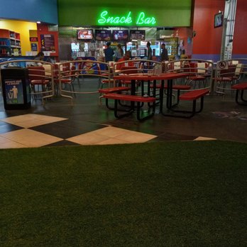 Oh Zone - Food area - Arcades Near Me - Tijuana, BCN