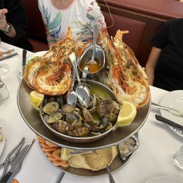 Seafood tower for 4