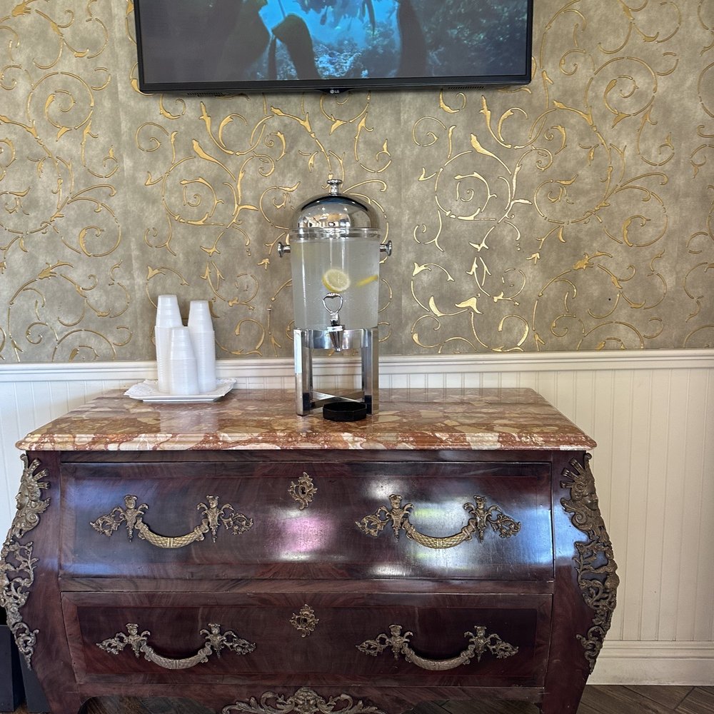 Victorian Inn - Water self serve - Hotels Near Me - Monterey, California Victorian Inn - Water self serve - Hotels Near Me - Monterey, California