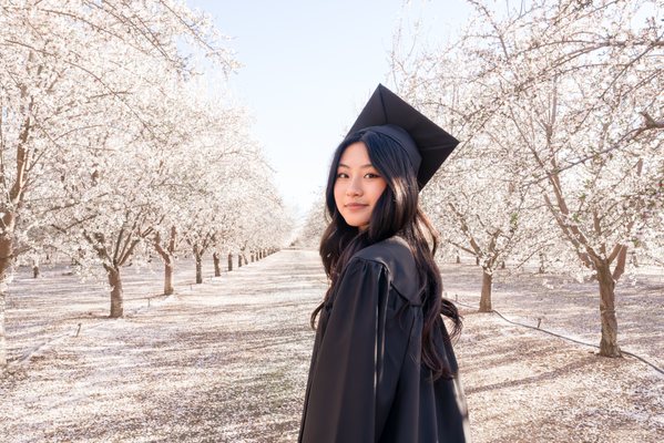 Graduation - Graduation is a milestone for the whole family. Let’s celebrate with photos to remember this accomplishment!! Graduation - Graduation is a milestone for the whole family. Let’s celebrate with photos to remember this accomplishment!!