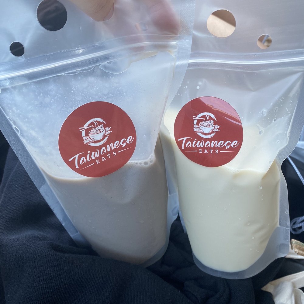 Taiwanese Eats - Black bean soy milk and regular soy milk - Taiwanese Near Me - Redwood City, California