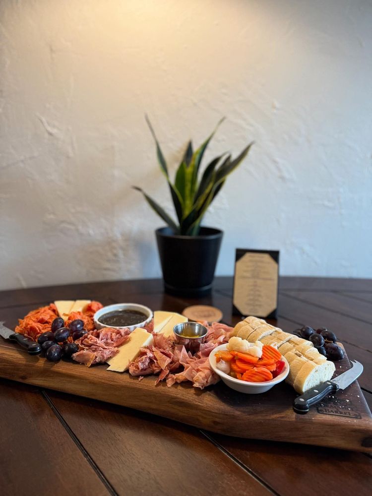 Draught & Barrel Logo