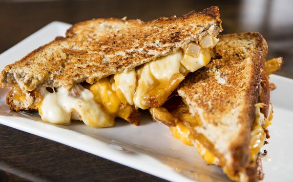 L'Gros Luxe Vieux-Longueuil by null