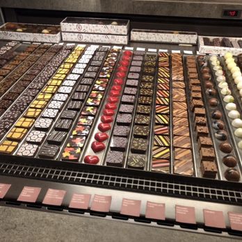 Pasticceria Besuschio - Patisserie/Cake Shop Near Me - Abbiategrasso, Michigan