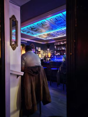 Tarbender's Lounge by null