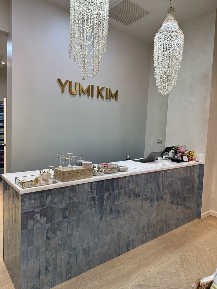 Yumi Kim Logo