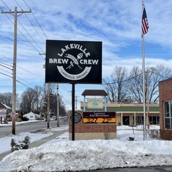 Lakeville Brewcrew - Great stop right off 31 near South Bend! Well worth it! Outstanding bartender and very good beers! Cozy atmosphere!
