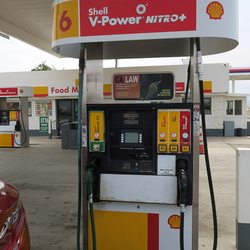 Shell Gas - Shell Station now, NOT a 76 station. Clean and nice!