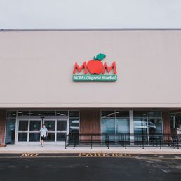 Exterior photo of MOM's Organic Market - Roslyn, Pennsylvania Exterior photo of MOM's Organic Market - Roslyn, Pennsylvania
