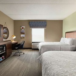 Hampton Inn & Suites Frederick-Fort Detrick - Guest room