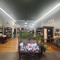 Vintage Love Floral - Vintage Love floral in downtown Hillsboro, Texas view from the back of the shop.  Florist, live plants, gifts, antiques, gourmet popcorn.