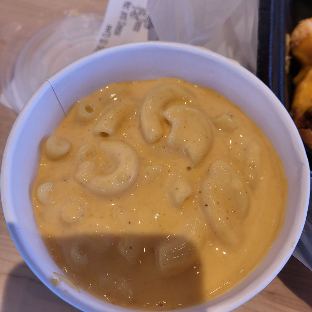 Dave's Hot Chicken - Mac n cheese - Chicken Shop Near Me - Temecula, California