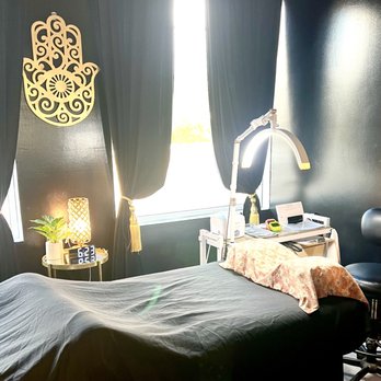 Stacy Cheng Suzuki - My work studio at Kaimuki Shopping Center - Reiki Near Me - Honolulu, Hawaii Stacy Cheng Suzuki - My work studio at Kaimuki Shopping Center - Reiki Near Me - Honolulu, Hawaii