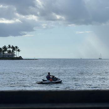 Sunset Pier - Watch boats and watersports from sunset pier - Seafood Near Me - Key West, Florida Sunset Pier - Watch boats and watersports from sunset pier - Seafood Near Me - Key West, Florida