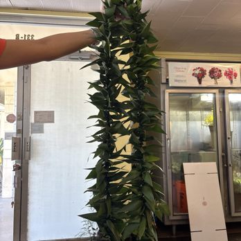 Honolulu Florist - Ti-leaf Maile style lei - Florists Near Me - Honolulu, Hawaii Honolulu Florist - Ti-leaf Maile style lei - Florists Near Me - Honolulu, Hawaii