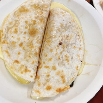Don Sirloin - Cheese quesadilla (with a little guacamole and salsa... yum!) - Mexican Near Me - Playa del Carmen, ROO Don Sirloin - Cheese quesadilla (with a little guacamole and salsa... yum!) - Mexican Near Me - Playa del Carmen, ROO