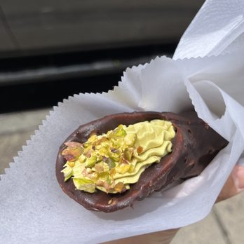 La Bella Ferrara - Pistachio cannoli - Bakeries Near Me - New York, New York La Bella Ferrara - Pistachio cannoli - Bakeries Near Me - New York, New York