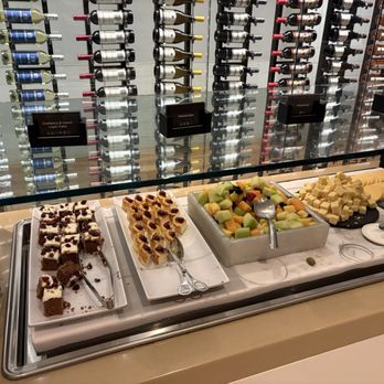 Star Alliance Lounge - Buffet - Airport Lounges Near Me - Los Angeles, California