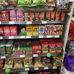 7-Eleven - Lots of Japanese snacks