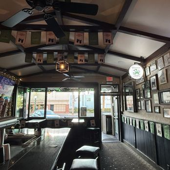 Ollie's Pub - Entrance to bar - Irish Pub Near Me - Lodi, California