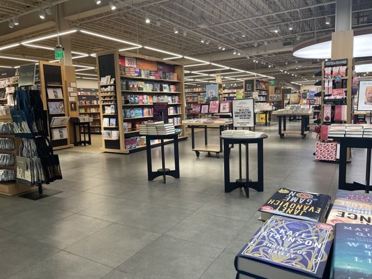 Barnes & Noble by null