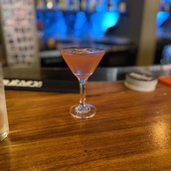 Bar Les Yeux Bleus - Cosmopolitain - Cocktail Bars Near Me - Quebec City, Quebec Bar Les Yeux Bleus - Cosmopolitain - Cocktail Bars Near Me - Quebec City, Quebec