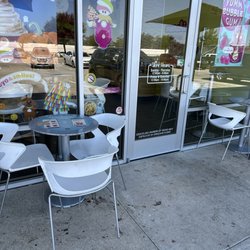 Menchie's Frozen Yogurt