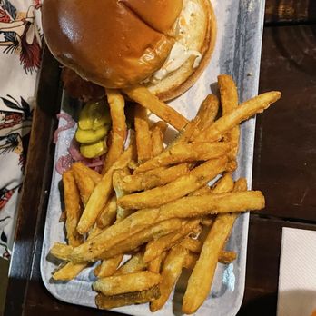 Stiltsville Fish Bar - Crispy hogfish sandwich - Seafood Near Me - Miami Beach, Florida
