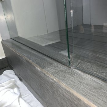 Ibis Hotel - Shower not sealed right and also door not child friendly, very dangerous and sharp sides. - Hotels Near Me - Tijuana, BCN Ibis Hotel - Shower not sealed right and also door not child friendly, very dangerous and sharp sides. - Hotels Near Me - Tijuana, BCN